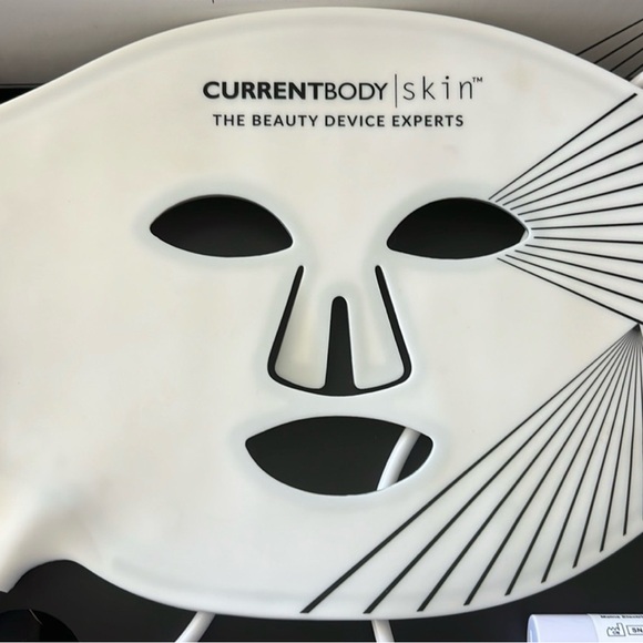 CurrentBody LED Red Light Face Mask
Series 1 in bag & box - Picture 2 of 9